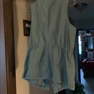 Dark green light vest